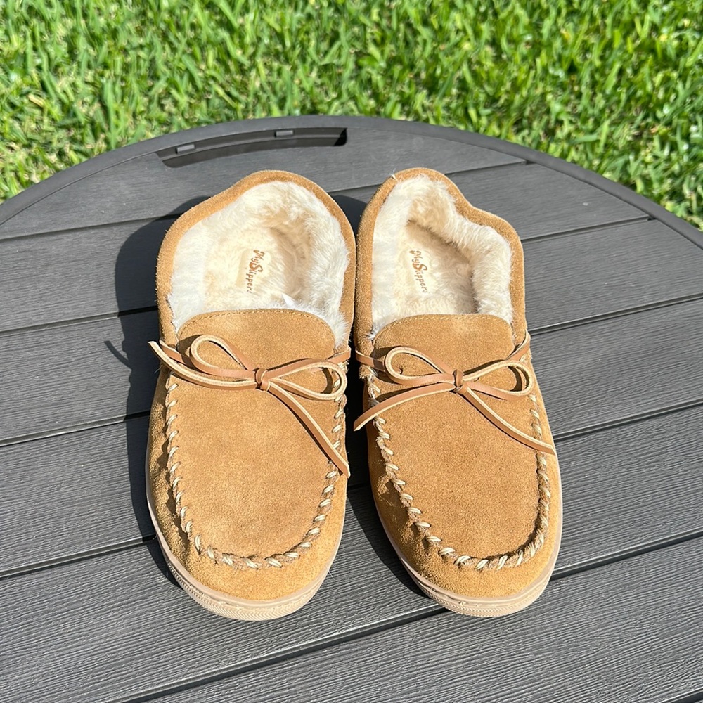 MY SLIPPERS BY MY PILLOW MOCCASIN STYLE SUEDE LEATHER SLIPPERS SIZE 9